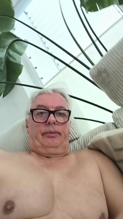 martinio1 live cam on Cam4