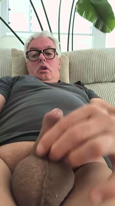 martinio1 live cam on Cam4