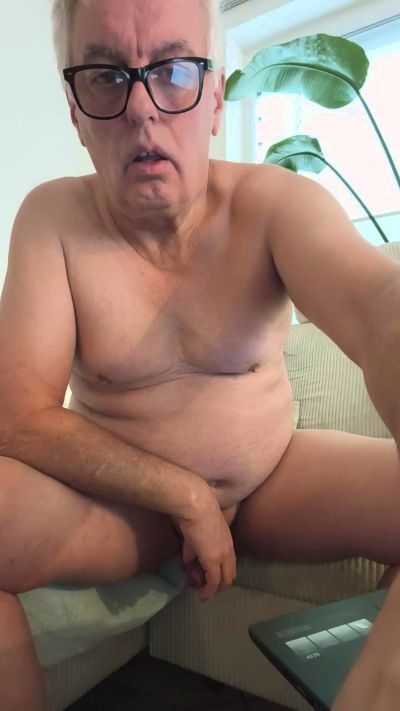 martinio1 live cam on Cam4