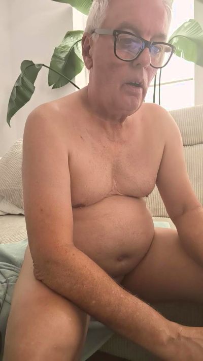 martinio1 live cam on Cam4
