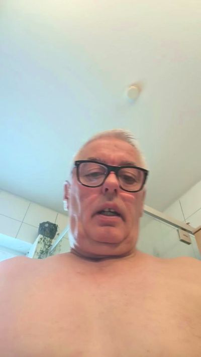 martinio1 live cam on Cam4
