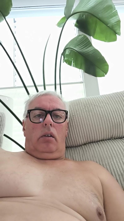 martinio1 live cam on Cam4