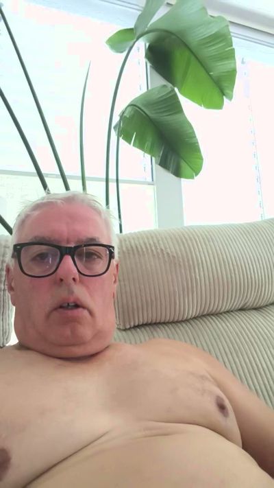 martinio1 live cam on Cam4