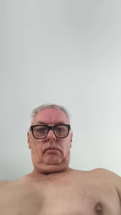 martinio1 live cam on Cam4