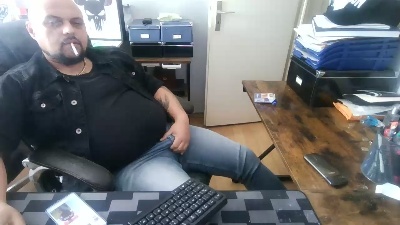 maseratibear live cam on Cam4