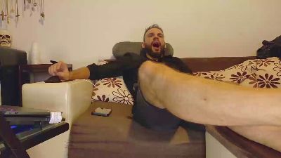master_roberto live cam on Cam4