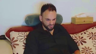 master_roberto live cam on Cam4