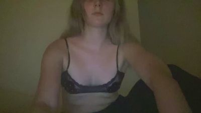 mathilda2 live cam on Cam4