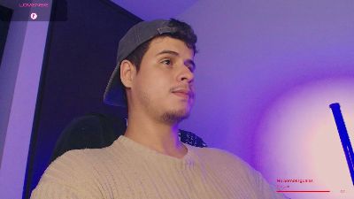 matt_reinold1 live cam on Cam4