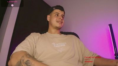 matt_reinold1 live cam on Cam4