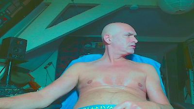maxhard1977 live cam on Cam4