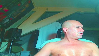 maxhard1977 live cam on Cam4