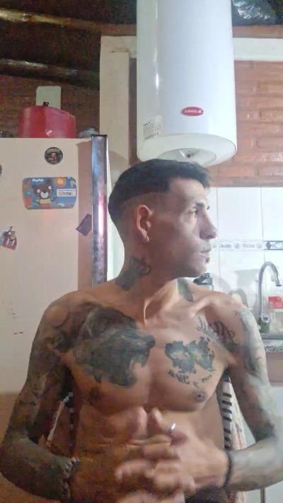 maxi23_fun live cam on Cam4