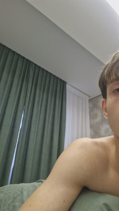 maximciorba19 live cam on Cam4