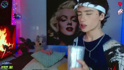 Watch  maxiy_001 live on Cam4