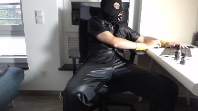 maxl90 live cam on Cam4