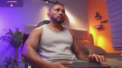 maxximus_clark live cam on Cam4