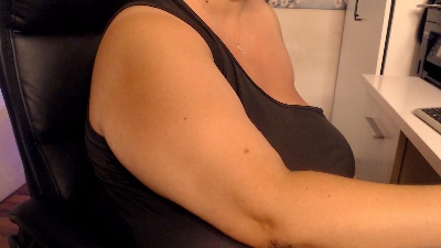 mayabigtits live cam on Cam4