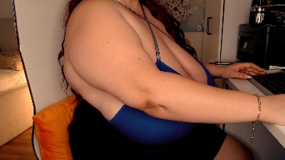 mayabigtits live cam on Cam4