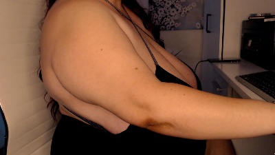 mayabigtits live cam on Cam4