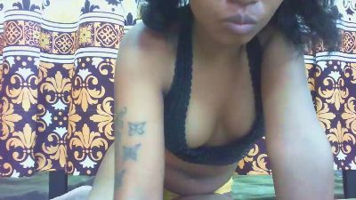 maylis24 live cam on Cam4