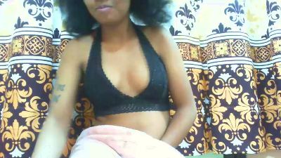 maylis24 live cam on Cam4