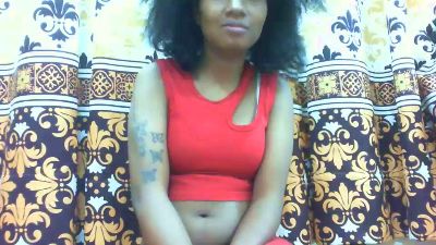 maylis24 live cam on Cam4