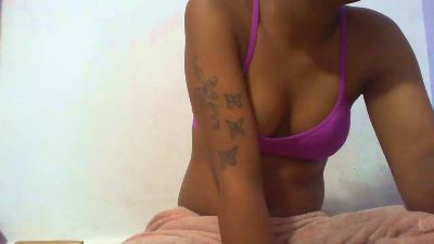 maylis24 live cam on Cam4