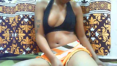 maylis24 live cam on Cam4