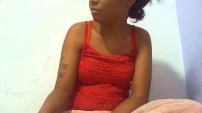 maylis24 live cam on Cam4