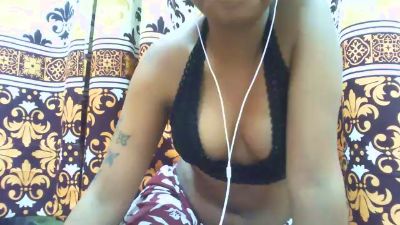 maylis24 live cam on Cam4