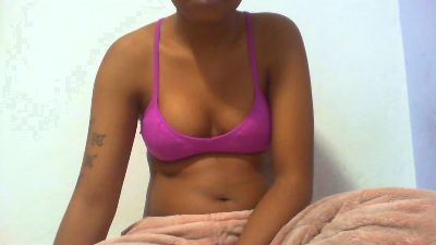 maylis24 live cam on Cam4