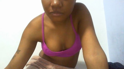 maylis24 live cam on Cam4
