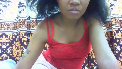 maylis24 live cam on Cam4