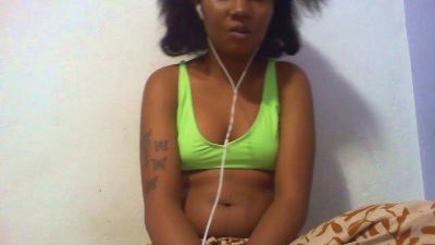 maylis24 live cam on Cam4