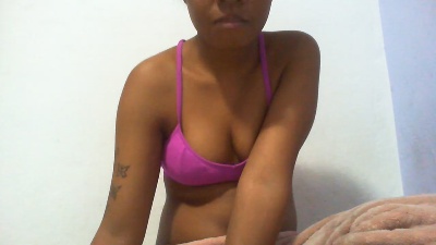 maylis24 live cam on Cam4