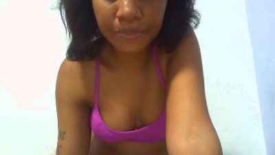 maylis24 live cam on Cam4