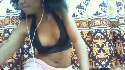 maylis24 live cam on Cam4
