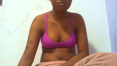 maylis24 live cam on Cam4