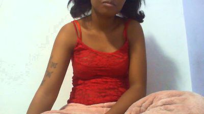 maylis24 live cam on Cam4