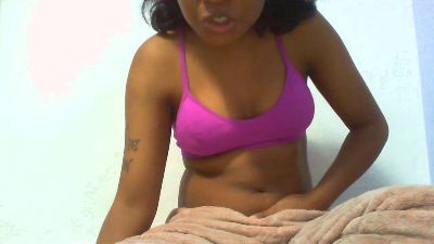 maylis24 live cam on Cam4