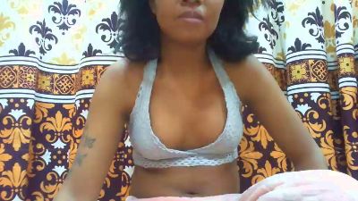 maylis24 live cam on Cam4