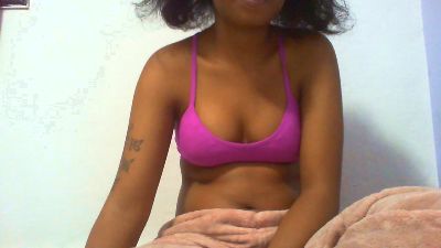 maylis24 live cam on Cam4
