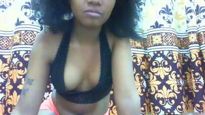 maylis24 live cam on Cam4