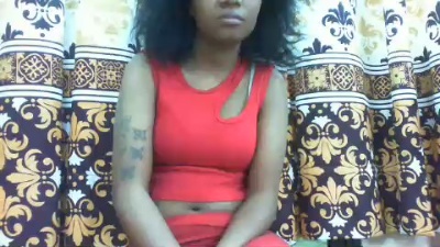 maylis24 live cam on Cam4