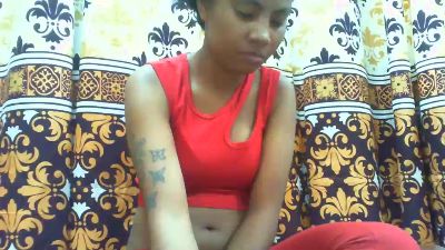 maylis24 live cam on Cam4