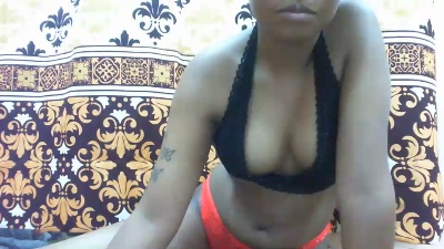 maylis24 live cam on Cam4