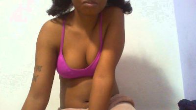 maylis24 live cam on Cam4
