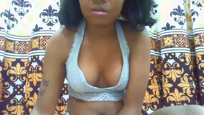 maylis24 live cam on Cam4