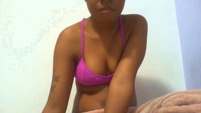 maylis24 live cam on Cam4